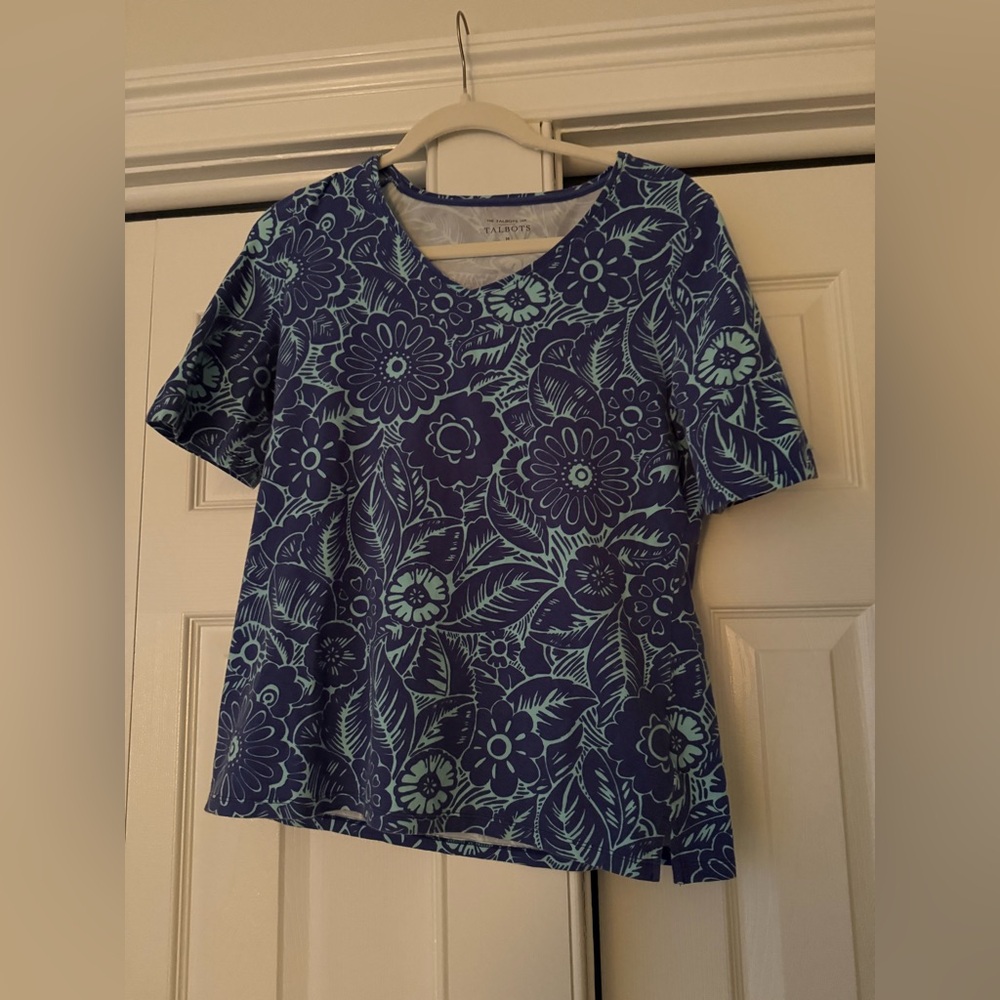 Talbots V-Neck Tee Leafy Tropical Stretch Cotton Short‎ Sleeve Top